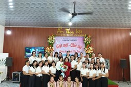 Gặp mặt chia tay cô Hiệu trưởng Bạch Thị Liên - Người thuyền trưởng tận tâm