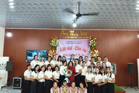 Gặp mặt chia tay cô Hiệu trưởng Bạch Thị Liên - Người thuyền trưởng tận tâm